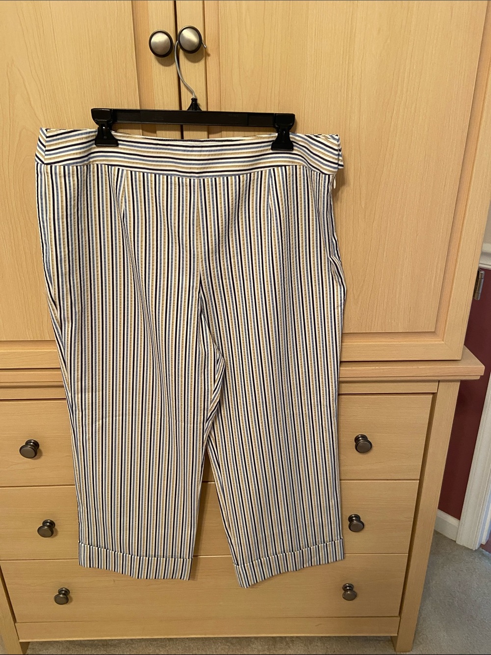 Peck & Peck White Striped Capri Pants with Blue and Yellow Stripes